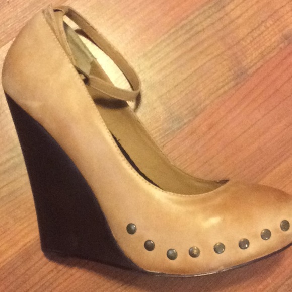 Aldo Exaggerated Platform Heels - Picture 2 of 3